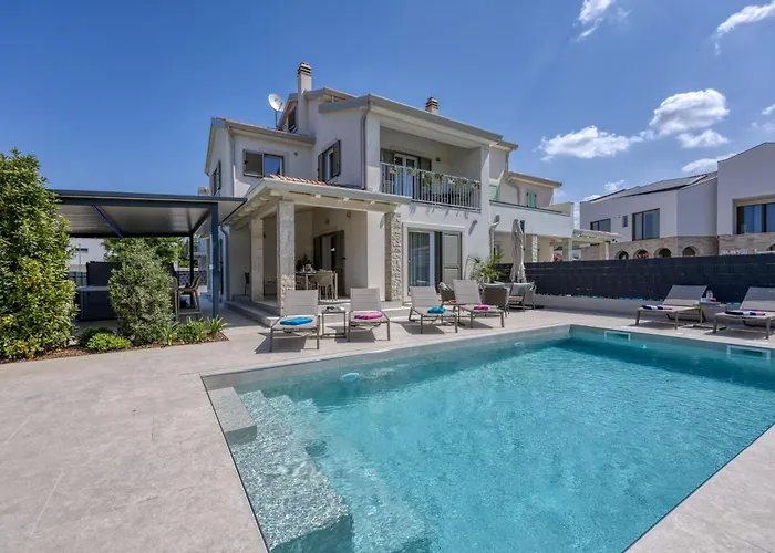 Villa Aria With Heated Pool And Whirlpool - Happy Rentals