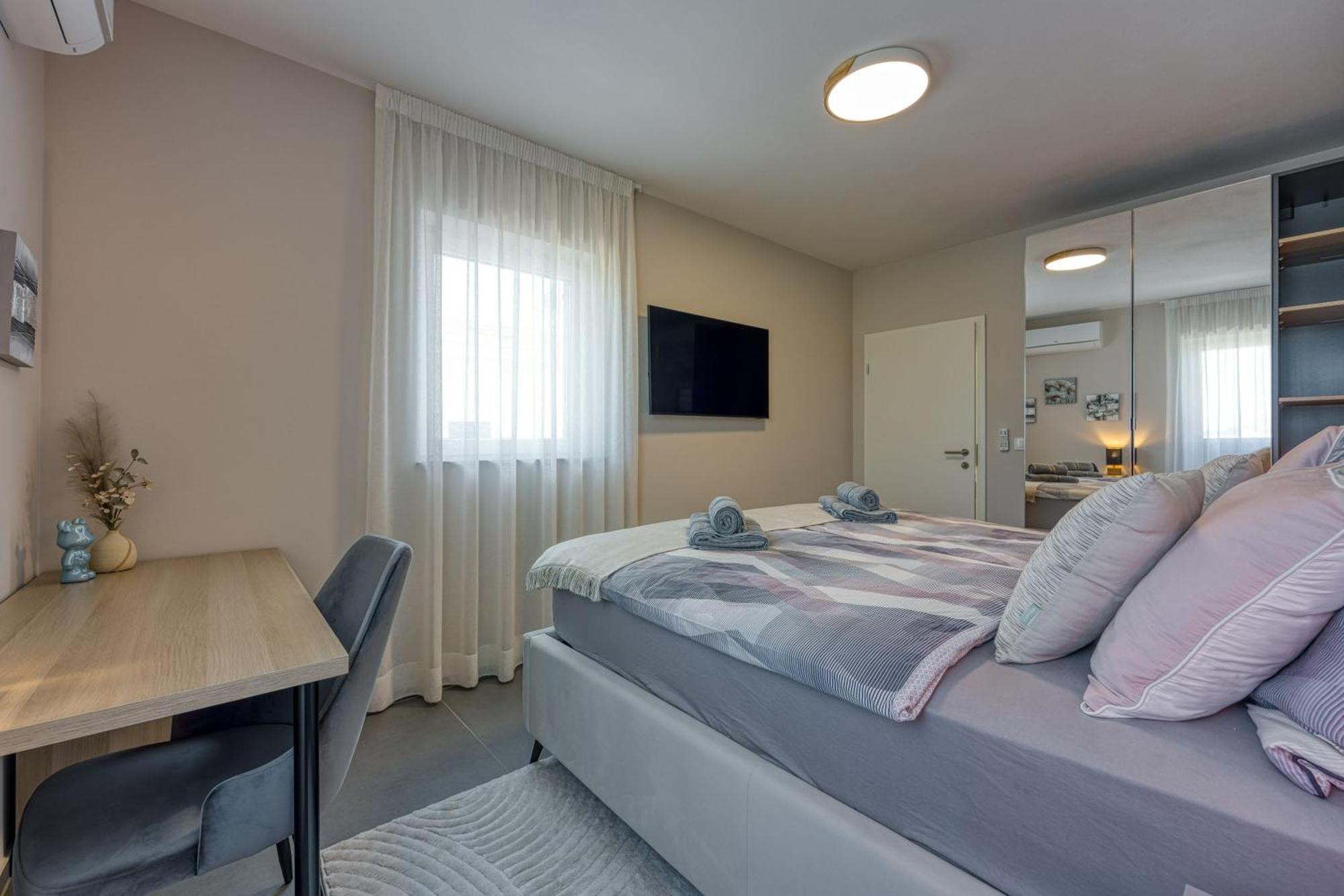 Aria With Heated Pool And Whirlpool - Happy Porec