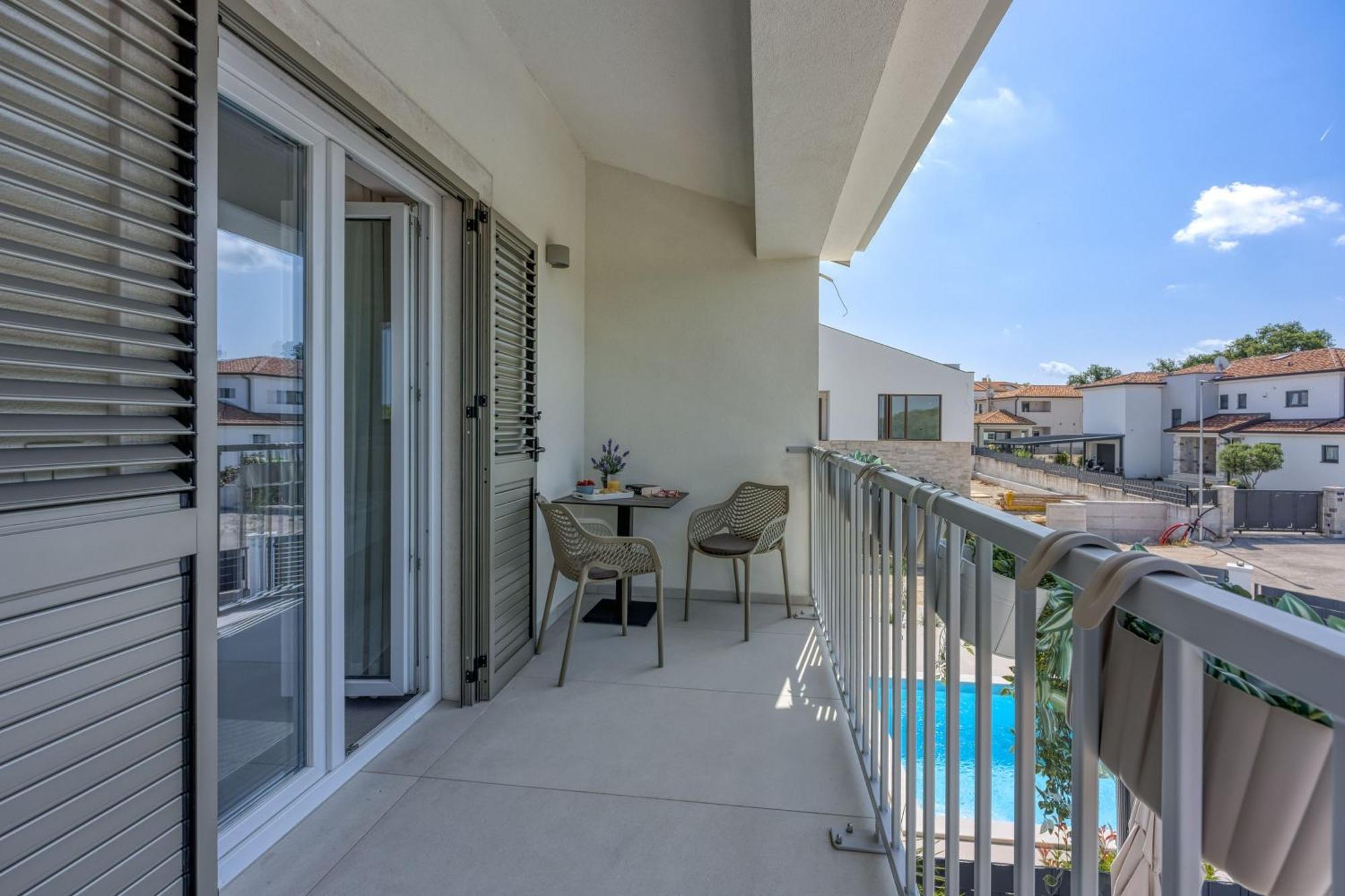 Aria With Heated Pool And Whirlpool - Happy Apartment